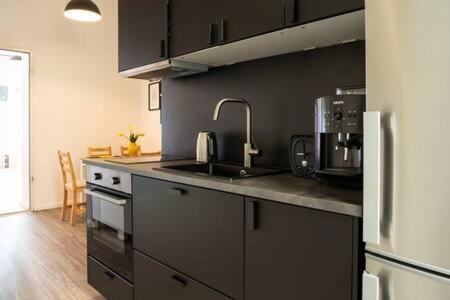 Cosy Apartment Plus Self Checkin Plus Free Street Parking Berlino Esterno foto