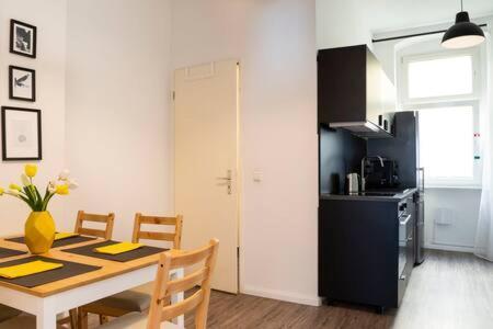 Cosy Apartment Plus Self Checkin Plus Free Street Parking Berlino Esterno foto
